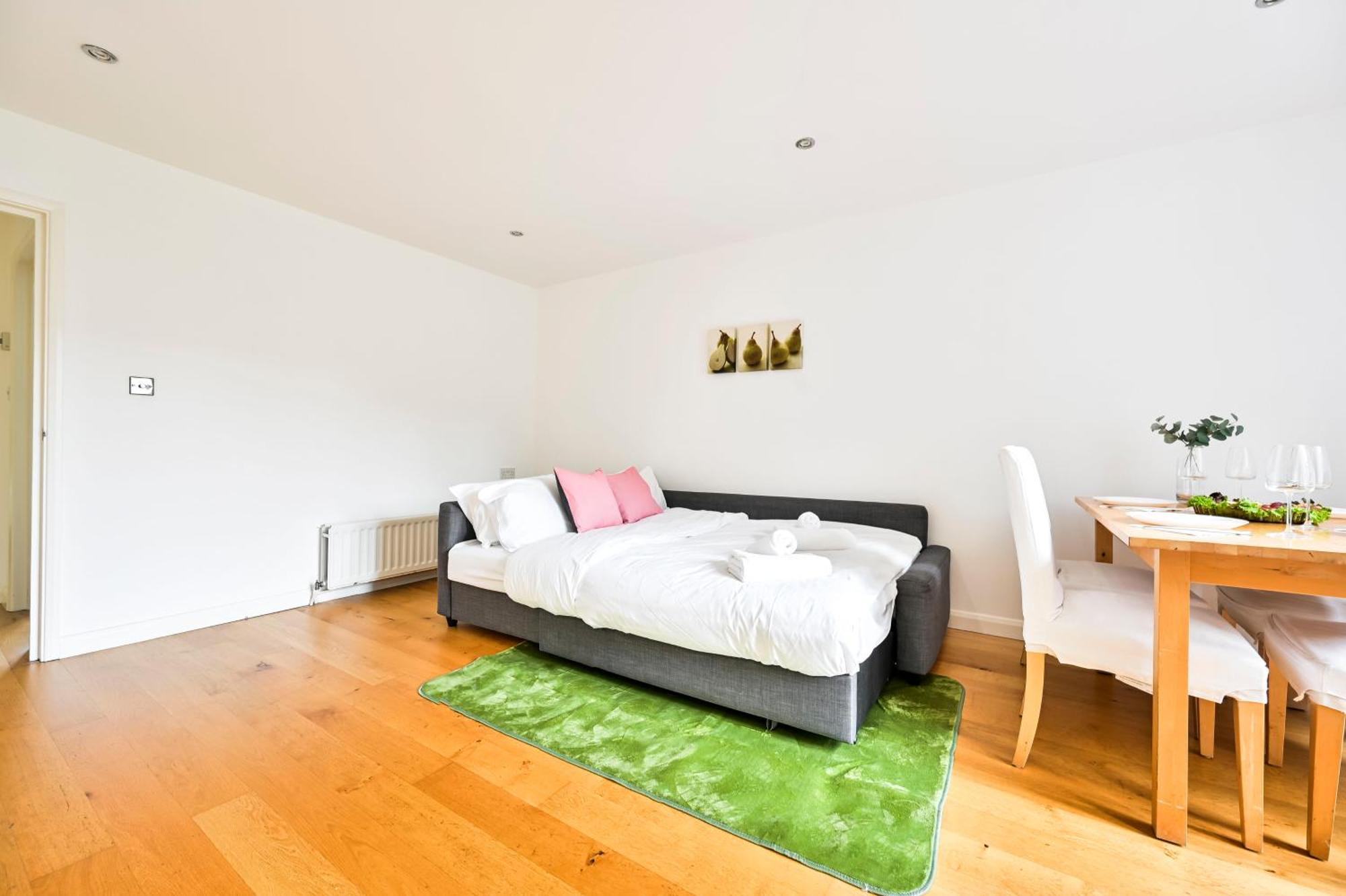 Cozy Corner Near Tower Bridge Apartment